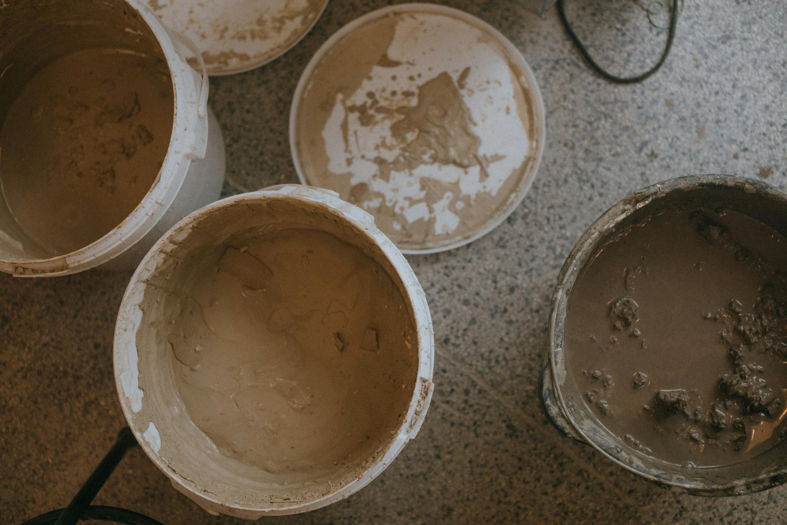 Slaking lime and mixing mineral pigment in plaster buckets — MarkOn® Walls atelier, Greenpoint