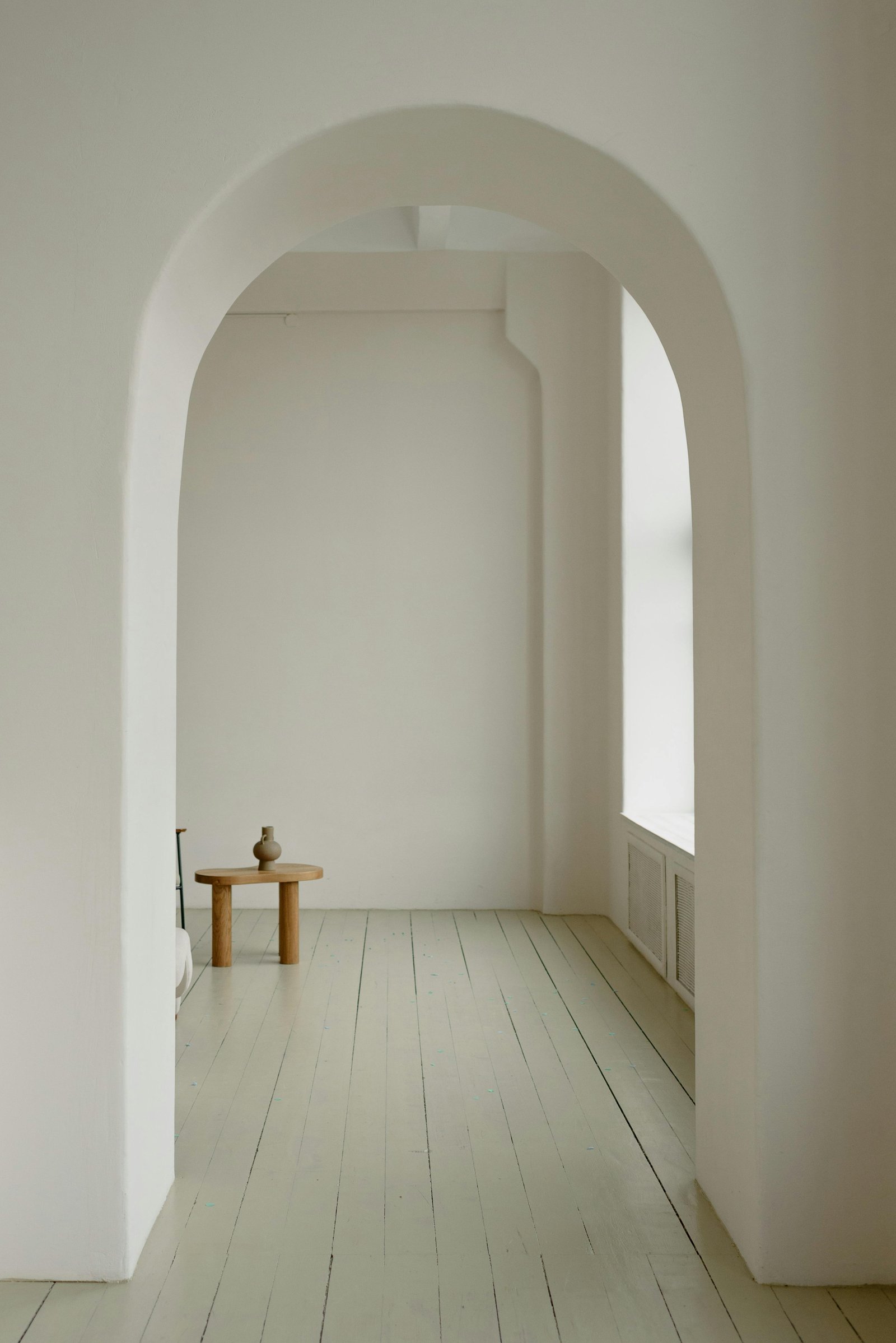 Arched plaster threshold opening onto a sunlit room — MarkOn® Walls project gallery by Vlad Markov